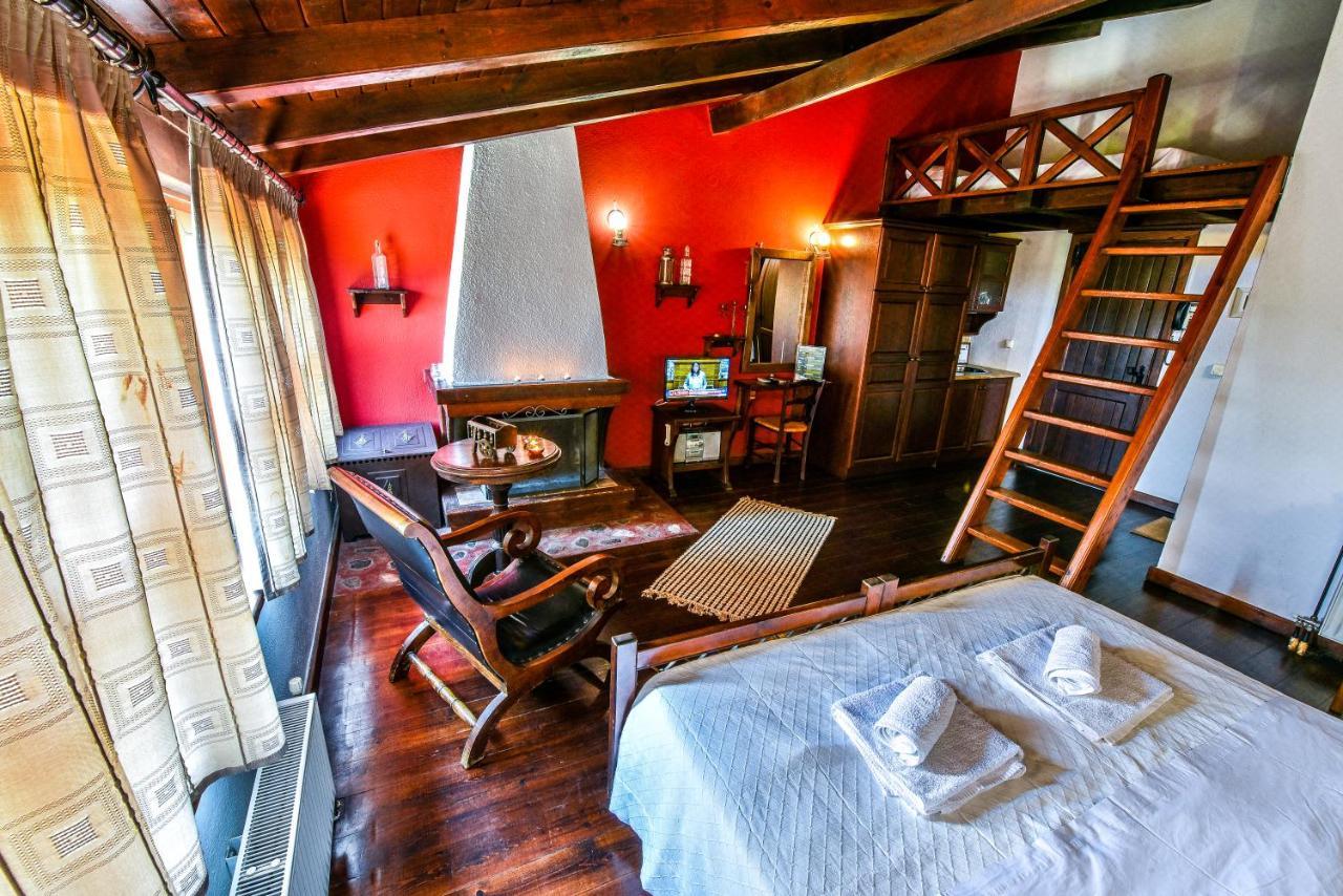 Oikoperiigitis Hotel Керкіні Екстер'єр фото