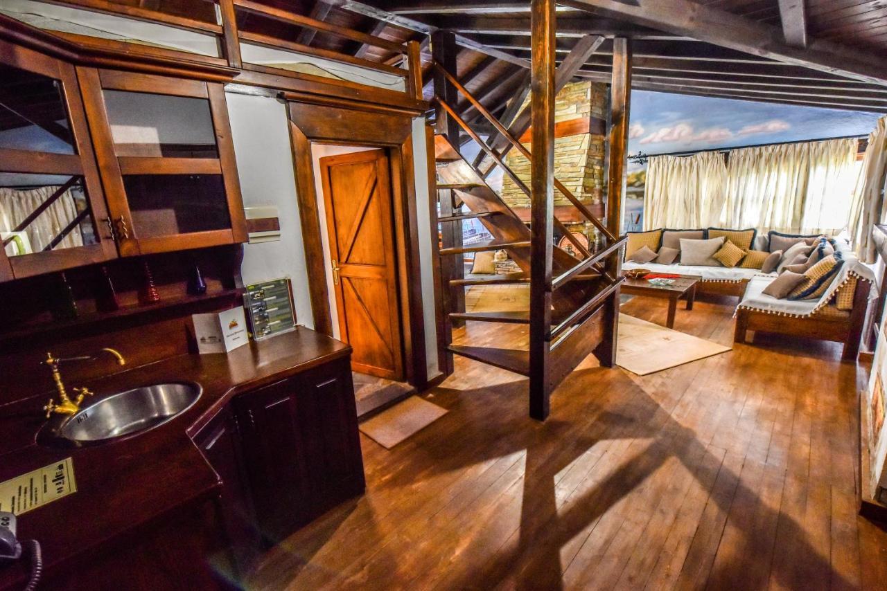 Oikoperiigitis Hotel Керкіні Екстер'єр фото