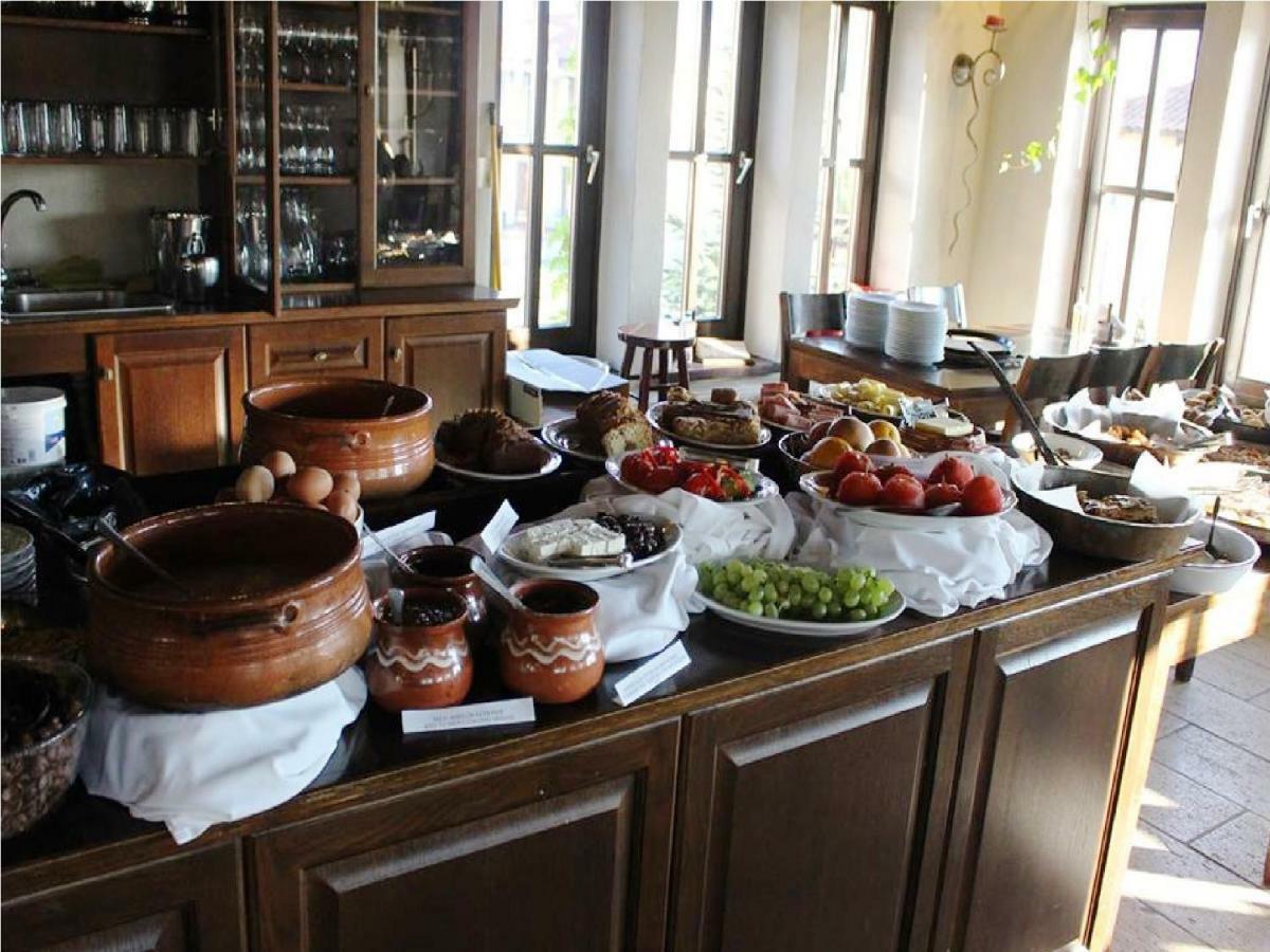 Oikoperiigitis Hotel Керкіні Екстер'єр фото