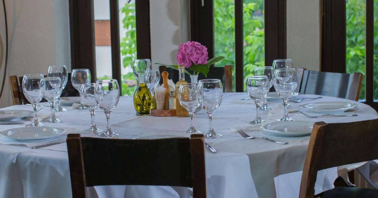 Oikoperiigitis Hotel Керкіні Екстер'єр фото