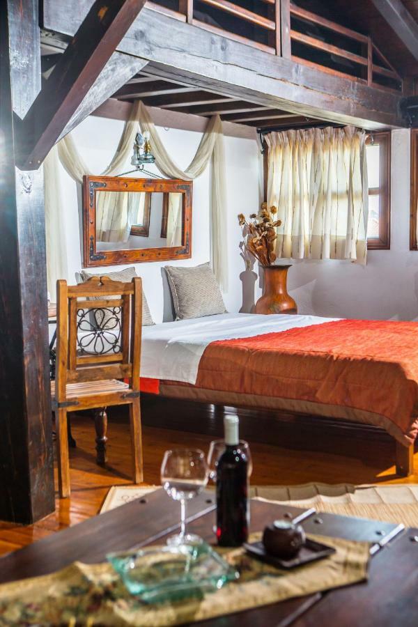 Oikoperiigitis Hotel Керкіні Екстер'єр фото