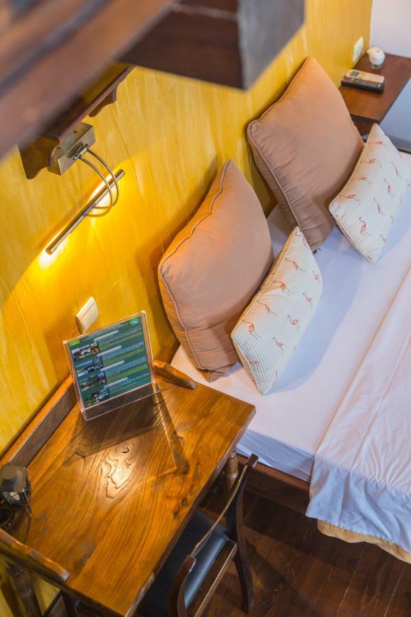 Oikoperiigitis Hotel Керкіні Екстер'єр фото