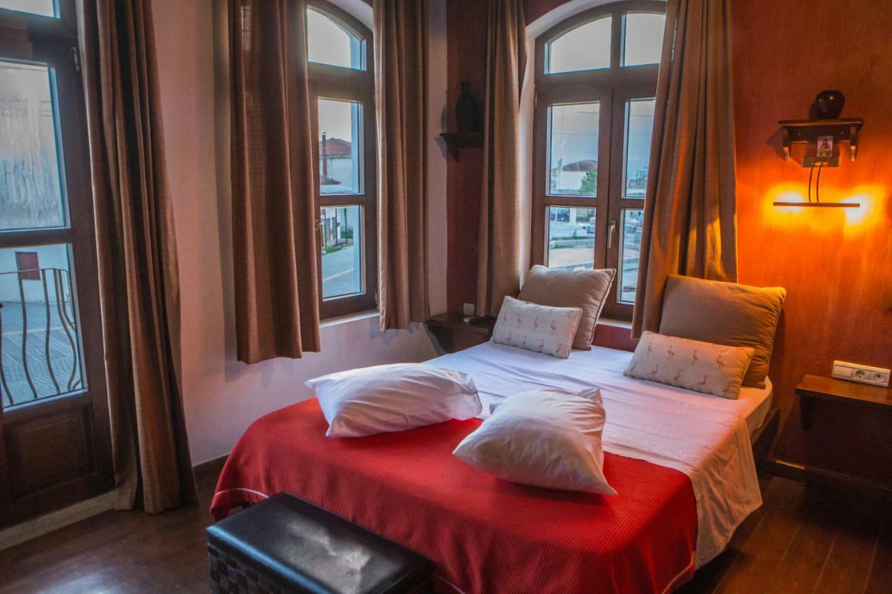 Oikoperiigitis Hotel Керкіні Екстер'єр фото