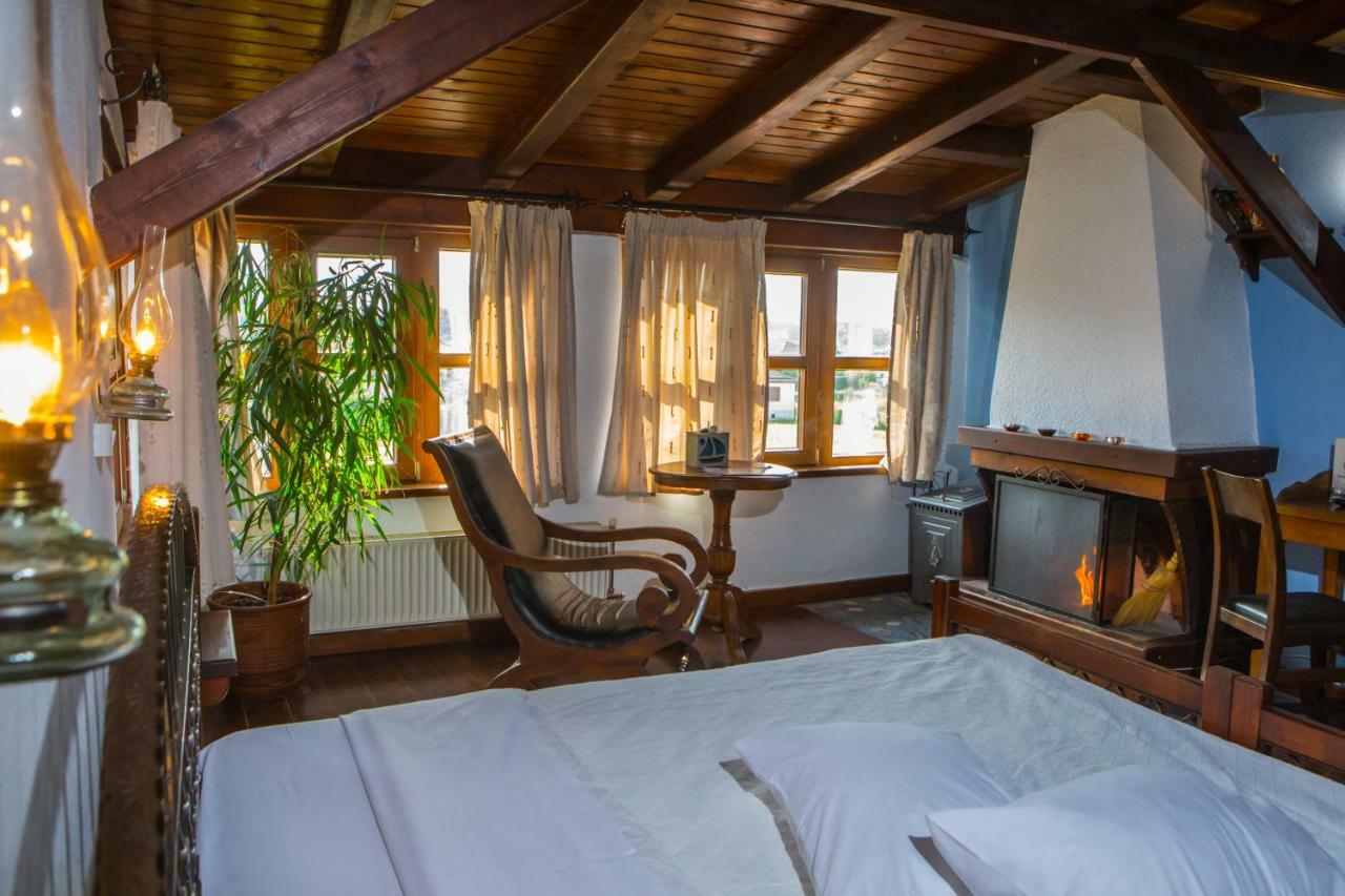 Oikoperiigitis Hotel Керкіні Екстер'єр фото