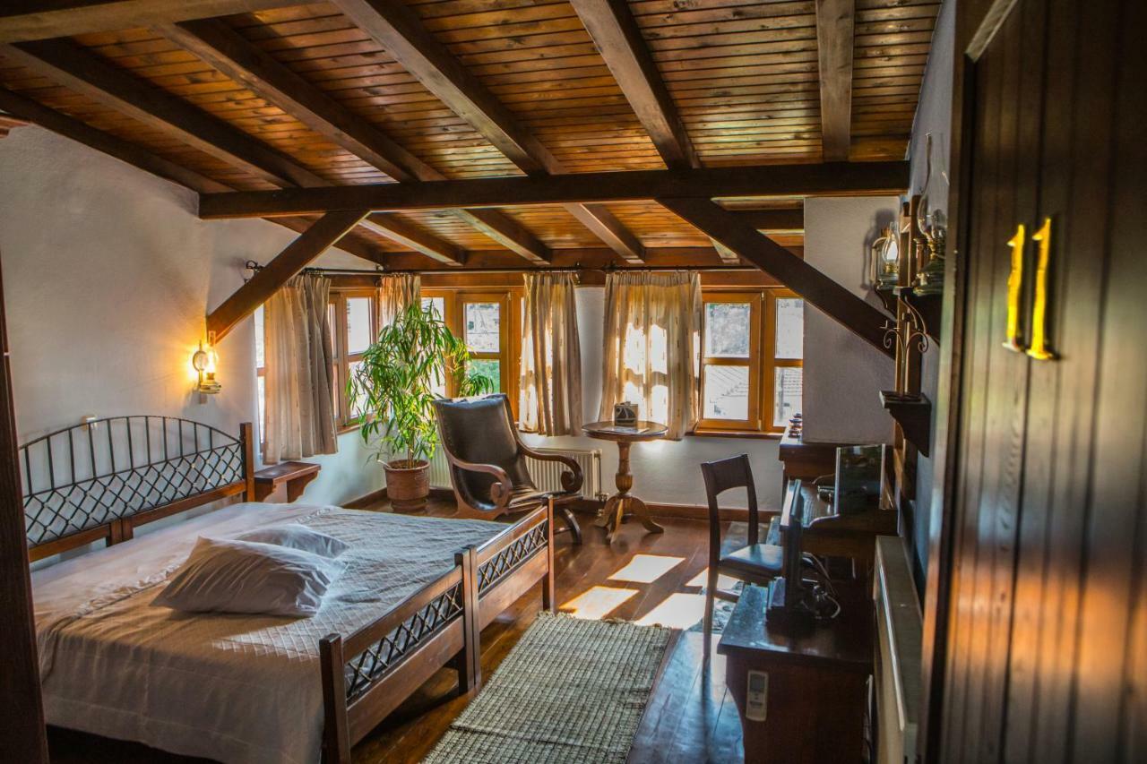 Oikoperiigitis Hotel Керкіні Екстер'єр фото
