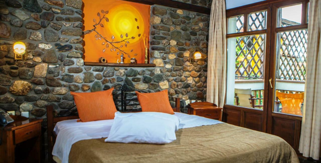 Oikoperiigitis Hotel Керкіні Екстер'єр фото