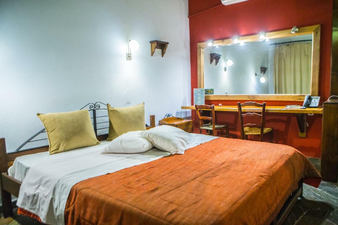 Oikoperiigitis Hotel Керкіні Екстер'єр фото