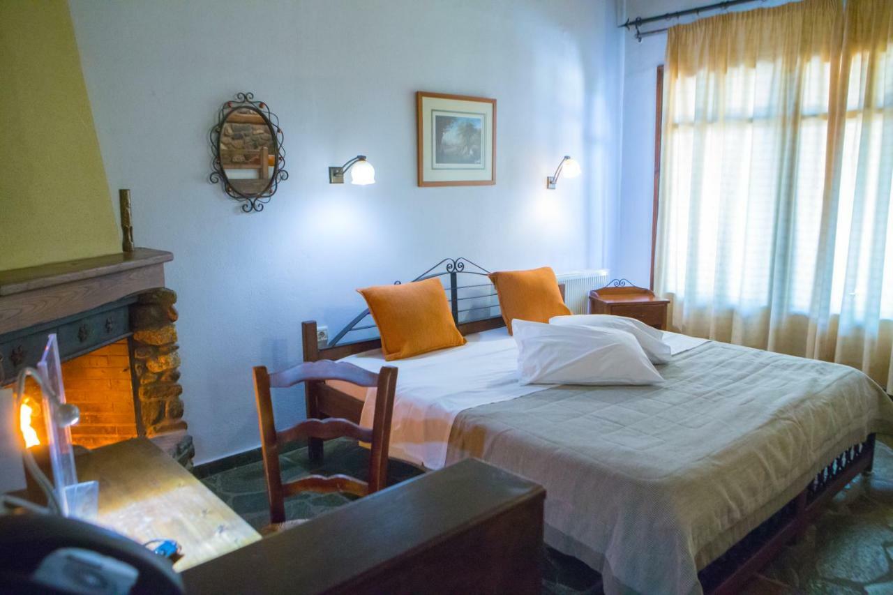 Oikoperiigitis Hotel Керкіні Екстер'єр фото