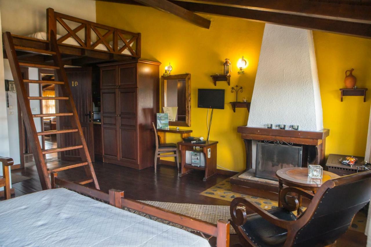 Oikoperiigitis Hotel Керкіні Екстер'єр фото