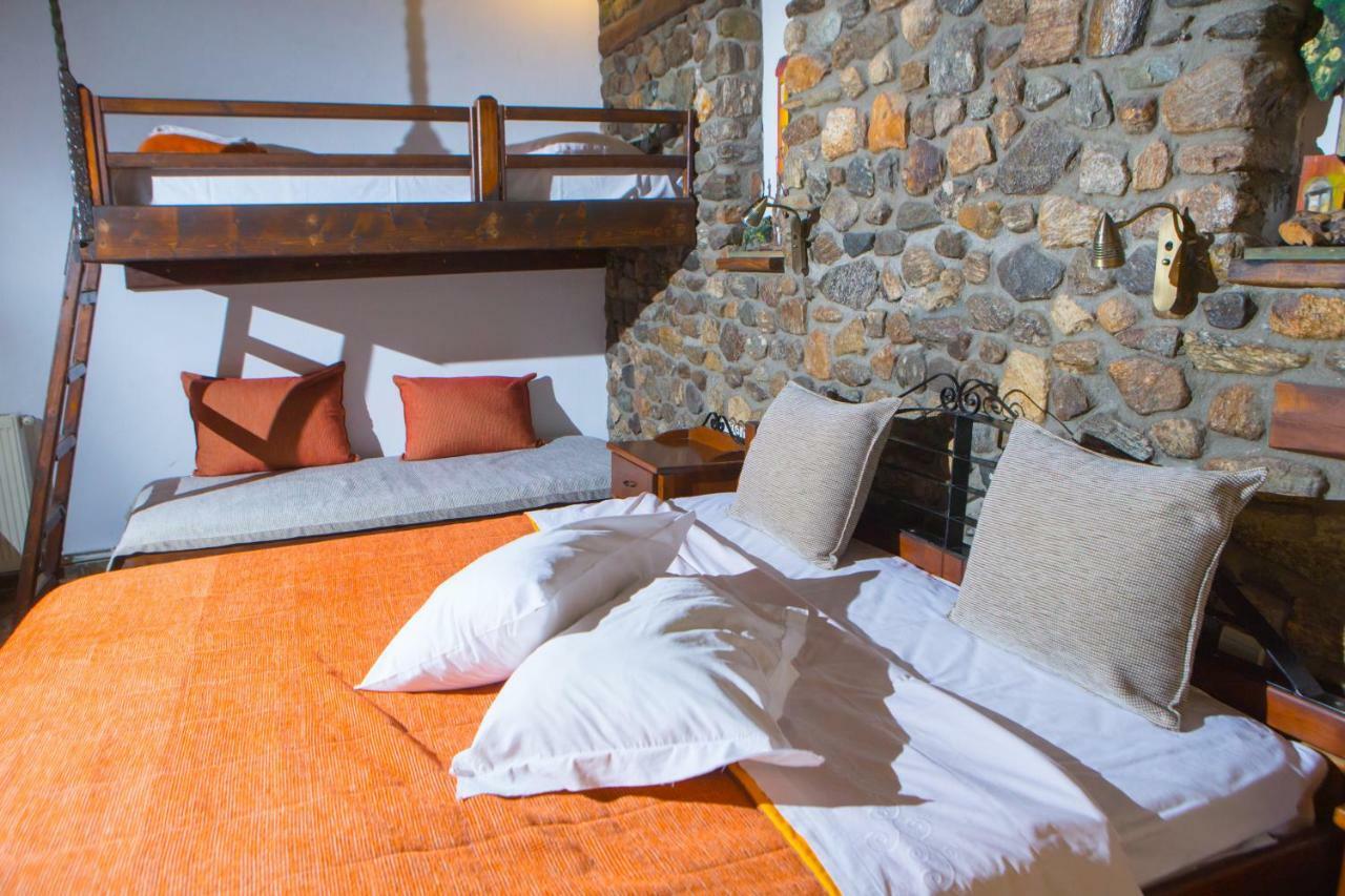 Oikoperiigitis Hotel Керкіні Екстер'єр фото