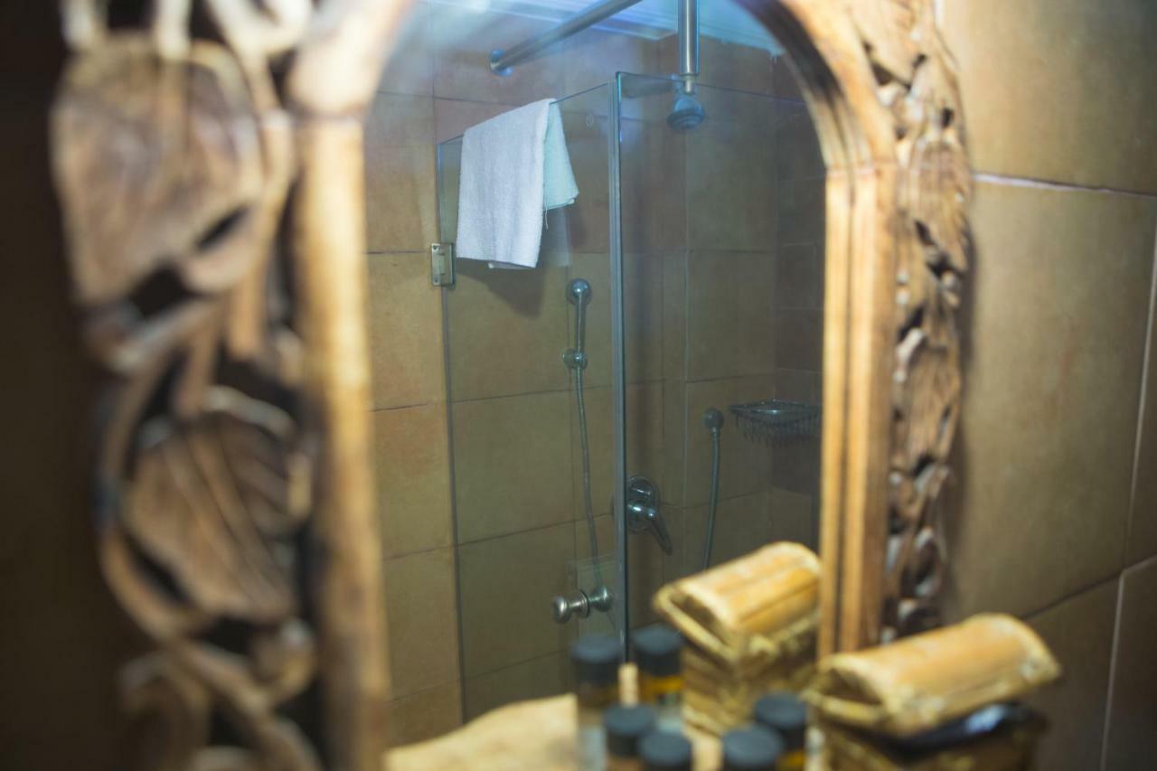 Oikoperiigitis Hotel Керкіні Екстер'єр фото